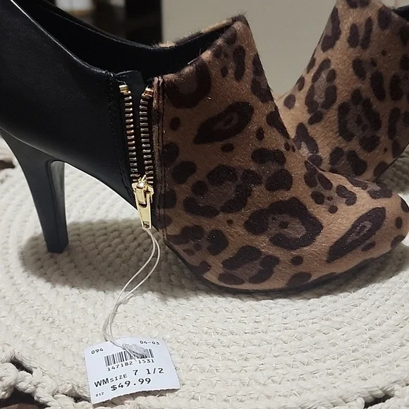 Cheeta Print ankle boot - Picture 2 of 5